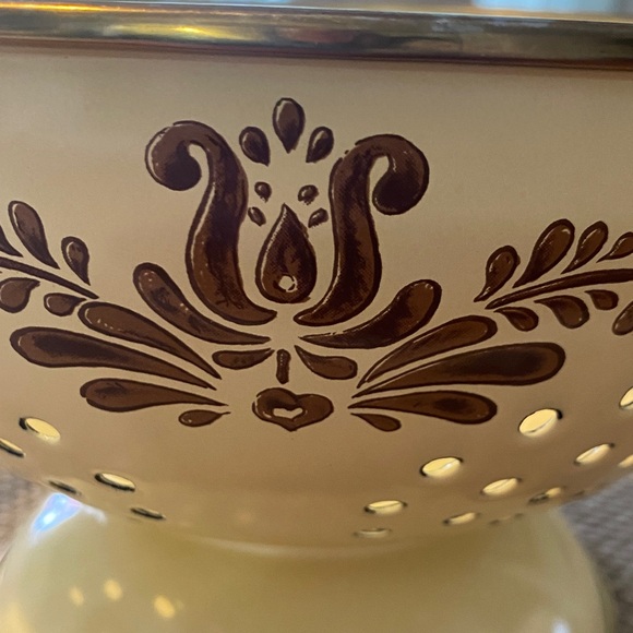 Pfaltzgraff Yellow Enamel Colander with Brown Floral Trim - Picture 4 of 8